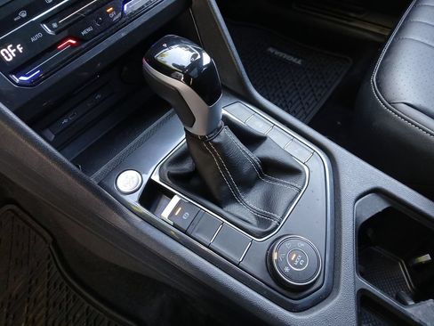 Used 2024 Volkswagen Tiguan SE R-Line AWD/4WD image 24