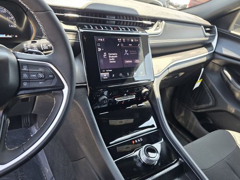 New 2025 Jeep Grand Cherokee L Laredo w/ Luxury Tech Group I image 13