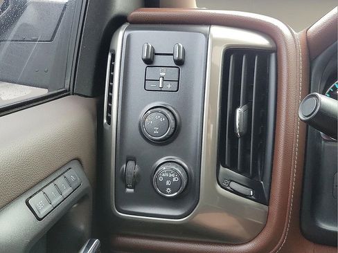 Used 2018 Chevrolet Silverado 1500 High Country image 14