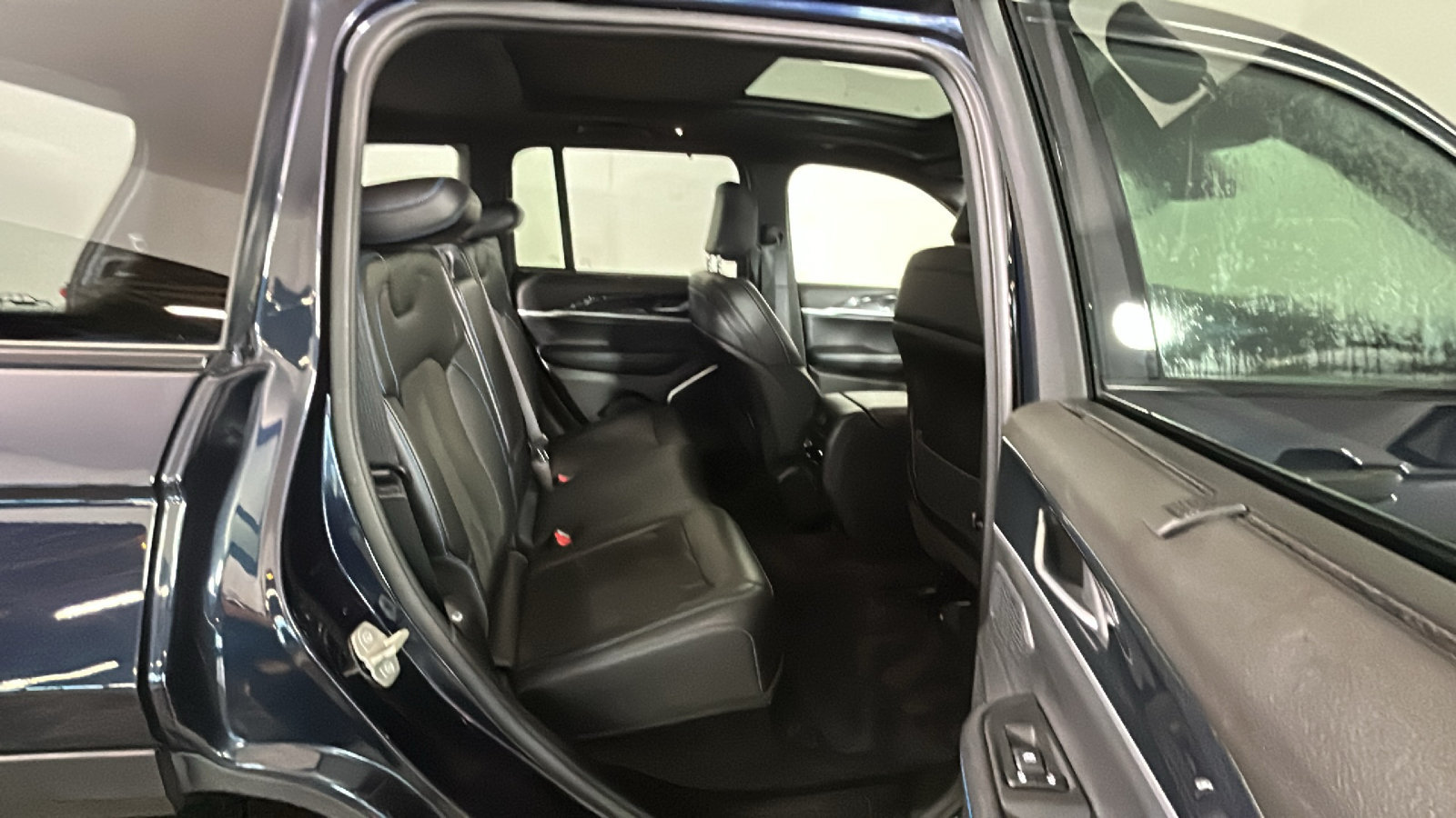 Used 2023 Jeep Grand Cherokee Trailhawk w/ Luxury Tech Group III AWD/4WD image 36