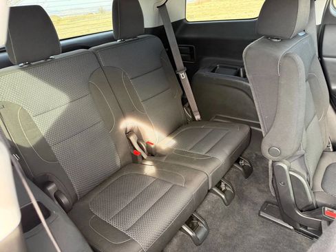 Used 2021 GMC Acadia SLE AWD/4WD image 19