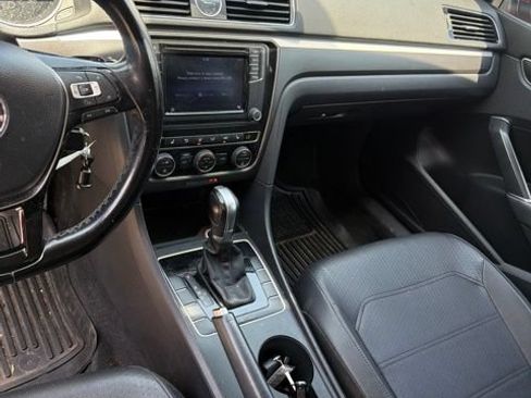 Used 2017 Volkswagen Passat 1.8T R-Line FWD image 21