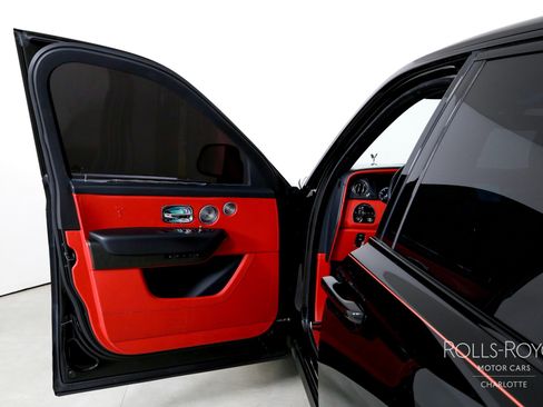 Certified 2022 Rolls-Royce Cullinan w/ Dark Exterior Package image 11