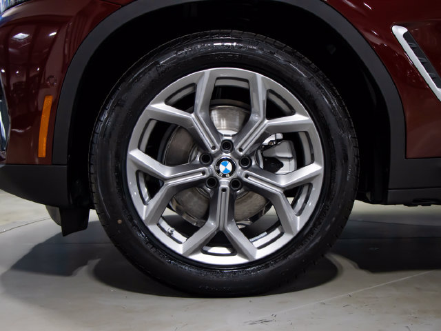 Used 2025 BMW X4 xDrive30i AWD/4WD image 7