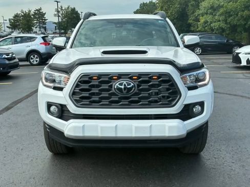 Used 2022 Toyota Tacoma TRD Sport AWD/4WD image 2
