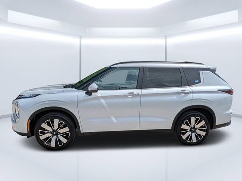 Used 2025 Mitsubishi Outlander SE FWD image 6