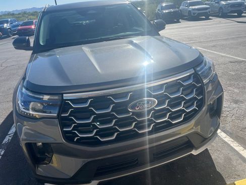 Certified 2025 Ford Explorer Platinum w/ LUX Leather Package AWD/4WD image 9