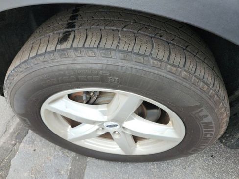 Used 2017 Ford Explorer XLT w/ Equipment Group 202A image 8