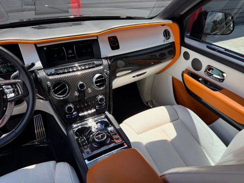 Used 2022 Rolls-Royce Cullinan Black Badge AWD/4WD image 22