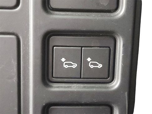 Used 2020 Land Rover Discovery HSE image 32