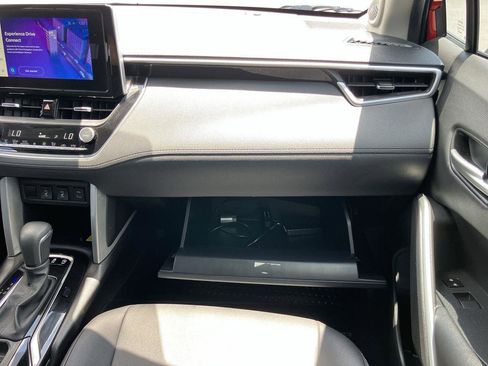 Used 2023 Toyota Corolla Cross XLE image 16