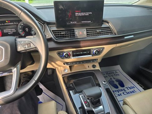 Used 2021 Audi Q5 Prestige w/ Prestige Package image 9