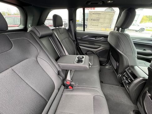 New 2025 Jeep Grand Cherokee Laredo X w/ Luxury Tech Group I AWD/4WD image 16