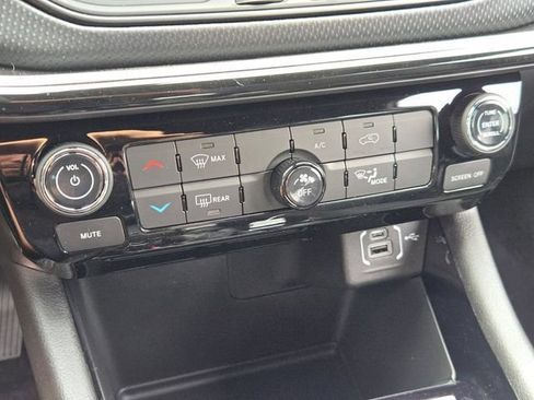New 2026 Jeep Compass Latitude AWD/4WD image 29
