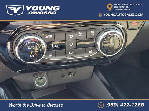 Used 2025 Chevrolet Trax ACTIV w/ Sunroof Package FWD image 19