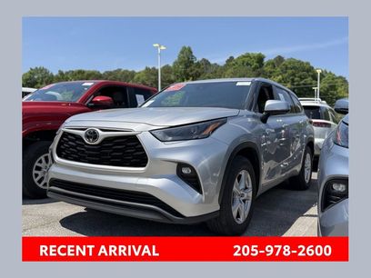 Used 2023 Toyota Highlander LE