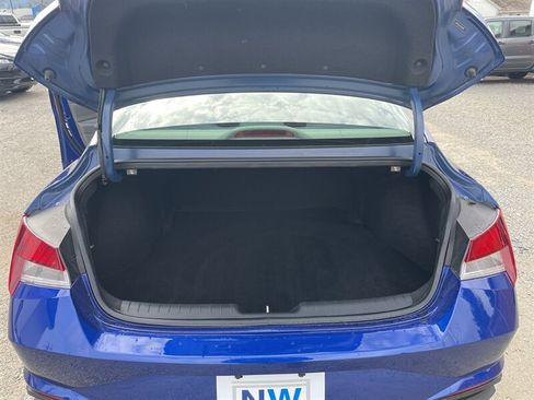 Used 2023 Hyundai Elantra SEL w/ Convenience Package FWD image 19
