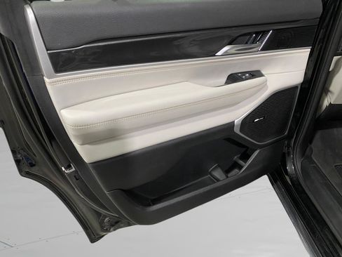 Used 2022 Jeep Wagoneer Series I w/ Premium Group I AWD/4WD image 11