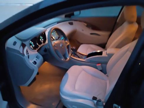 Used 2013 Buick LaCrosse image 7
