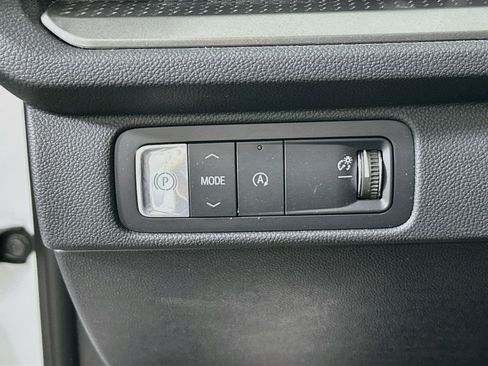 Used 2026 Chevrolet Traverse LT FWD image 16