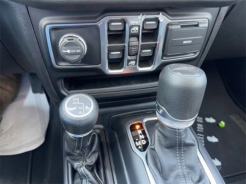 New 2025 Jeep Gladiator Sport image 18