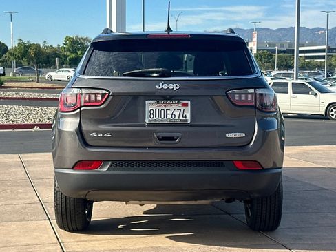 Used 2018 Jeep Compass Latitude w/ Popular Equipment Group AWD/4WD image 5