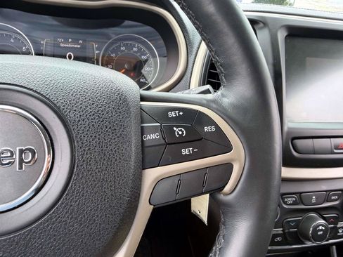 Used 2015 Jeep Cherokee Latitude w/ Cold Weather Group AWD/4WD image 27