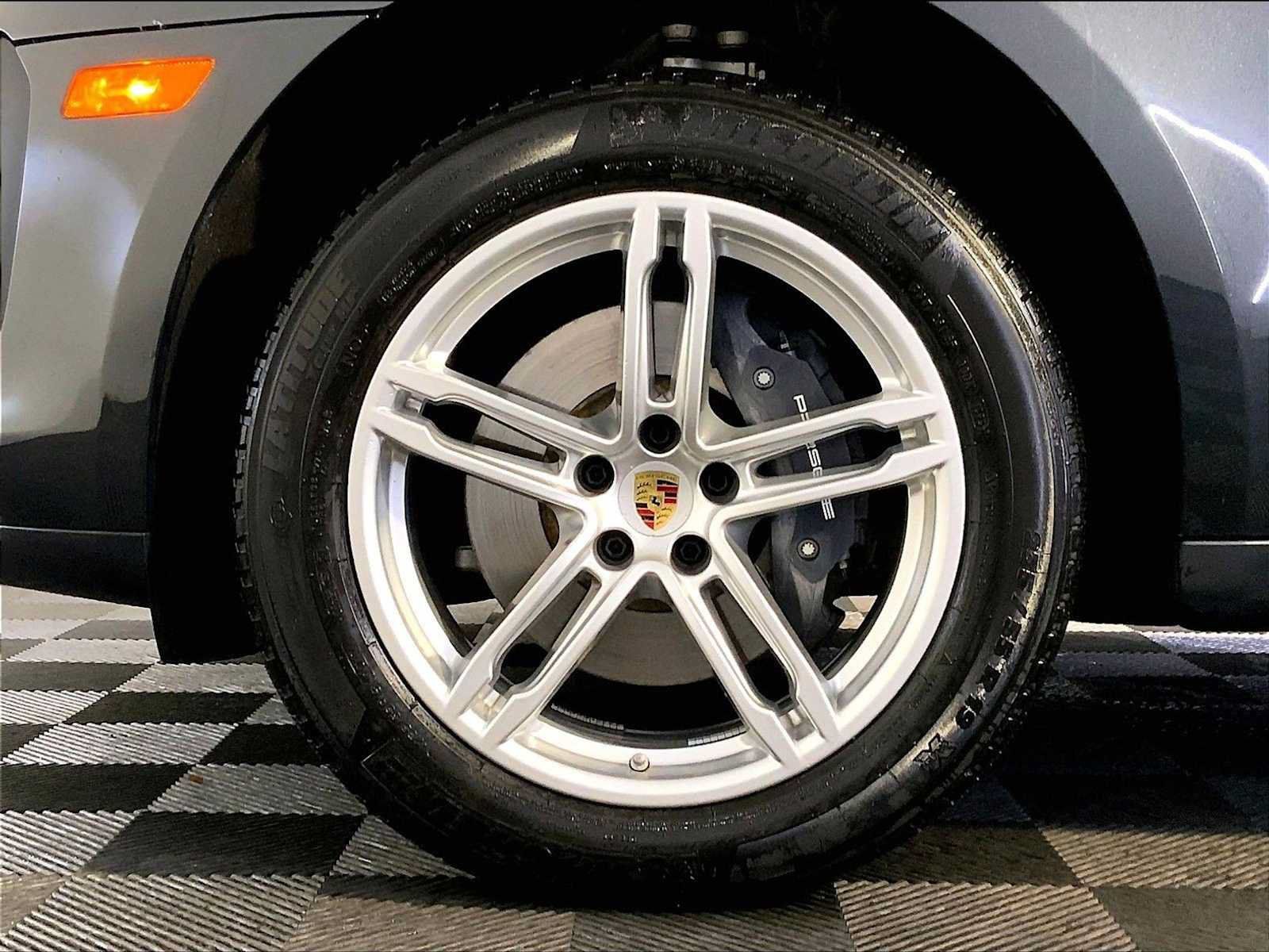 Used 2026 Porsche Macan AWD/4WD image 11
