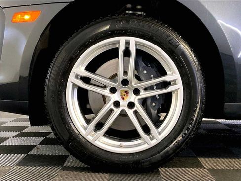 Used 2026 Porsche Macan AWD/4WD image 11