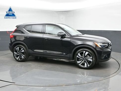Used 2023 Volvo XC40 B4 Ultimate w/ Protection Package Premier FWD image 1