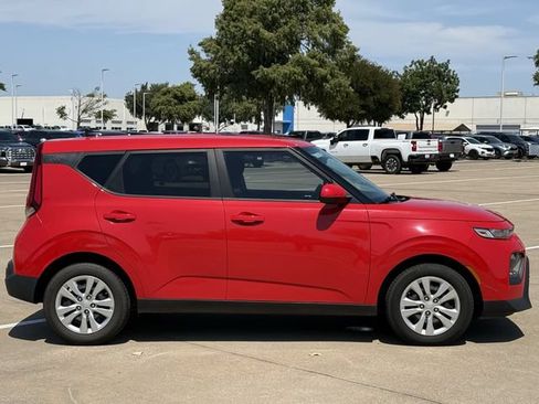 Used 2021 Kia Soul LX FWD image 3