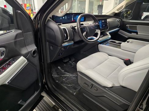 Used 2025 Ford Expedition Max Platinum AWD/4WD image 18