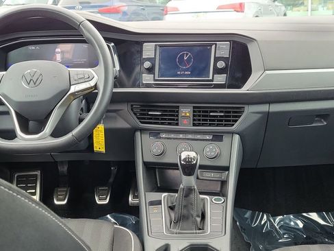 Used 2024 Volkswagen Jetta Sport image 14