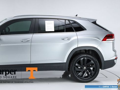 Used 2023 Volkswagen Atlas Cross Sport SE w/ Panoramic Sunroof Package FWD image 4