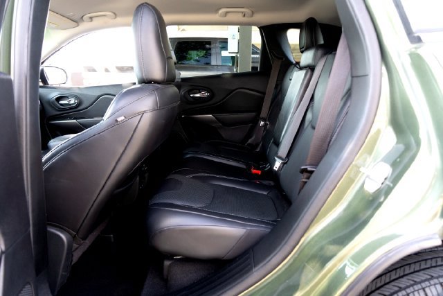 Used 2020 Jeep Cherokee Limited w/ Luxury Group FWD image 30