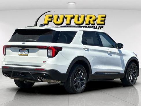 Certified 2025 Ford Explorer ST AWD/4WD image 3