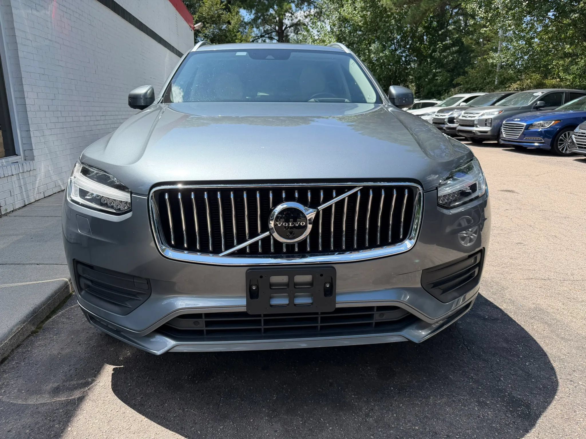 Used 2020 Volvo XC90 T6 Momentum w/ Protection Package Premier AWD/4WD image 3