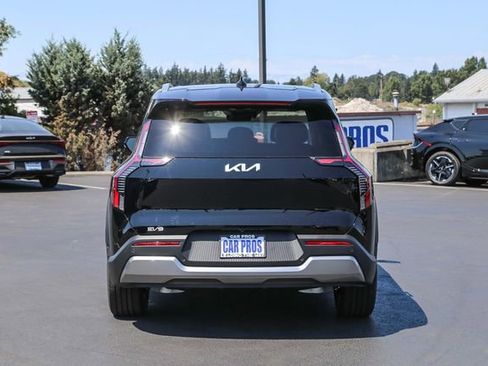 New 2026 Kia EV9 Wind image 8