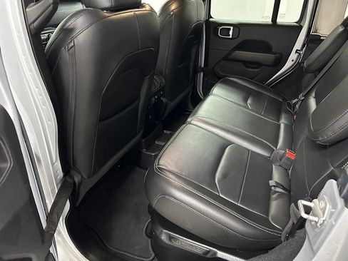 Used 2022 Jeep Wrangler Unlimited Sahara AWD/4WD image 15