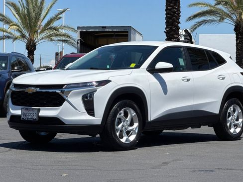 Used 2025 Chevrolet Trax LS w/ LS Convenience Package FWD image 7