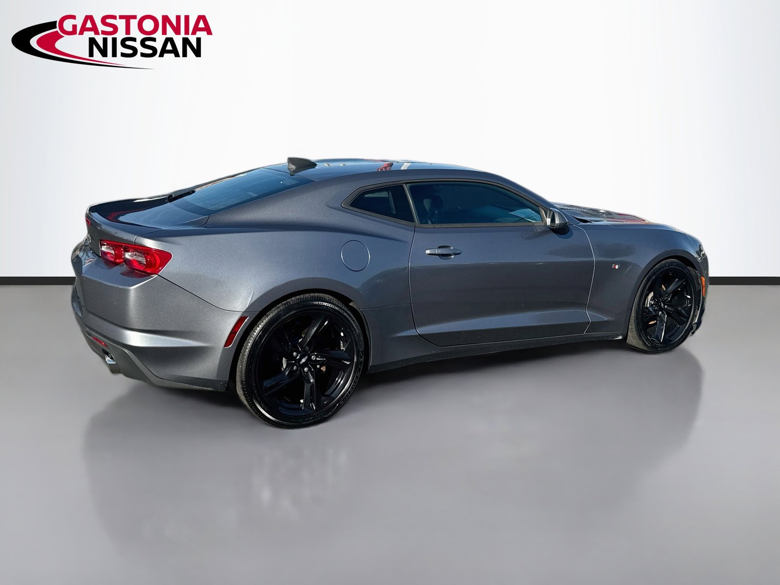Used 2019 Chevrolet Camaro LT RWD image 9