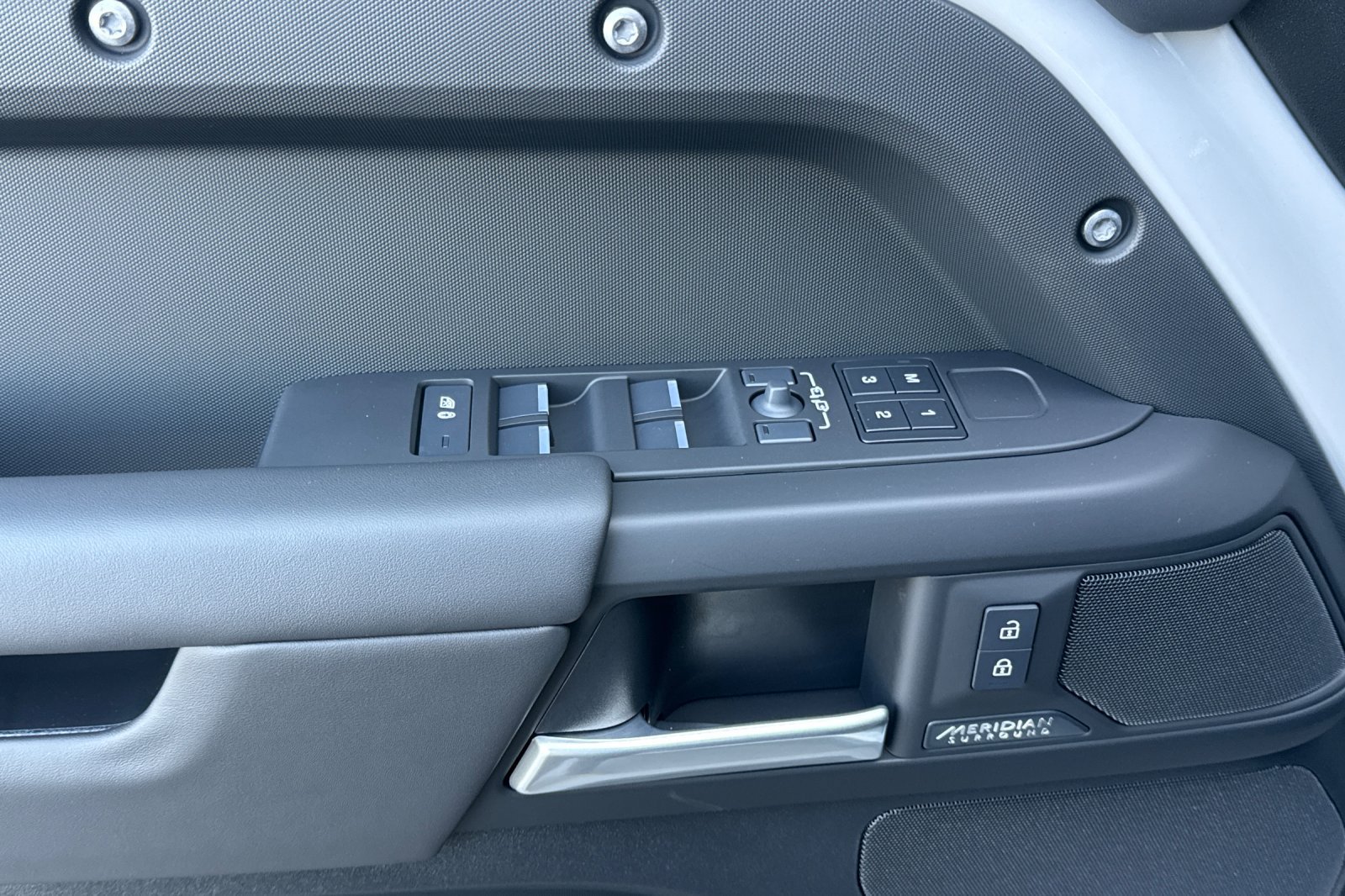 New 2026 Land Rover Defender 130 X-Dynamic SE AWD/4WD image 10