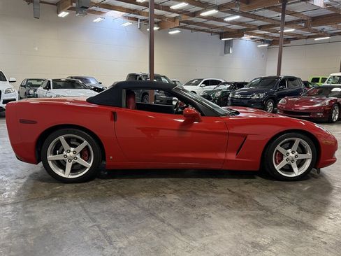 Used 2006 Chevrolet Corvette Convertible w/ Preferred Equipment Group RWD image 34