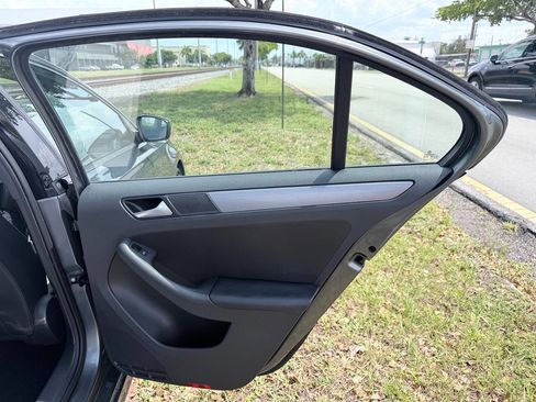 Used 2016 Volkswagen Jetta Sport FWD image 17
