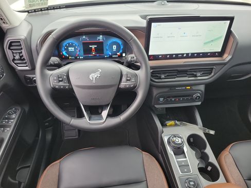 Certified 2025 Ford Bronco Sport Outer Banks w/ Outer Banks Tech Package+ AWD/4WD image 4