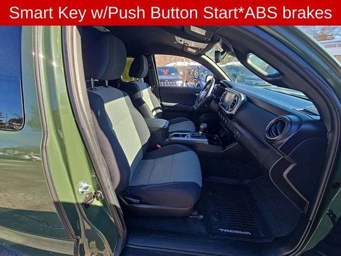 Used 2021 Toyota Tacoma TRD Sport w/ Technology Package image 8