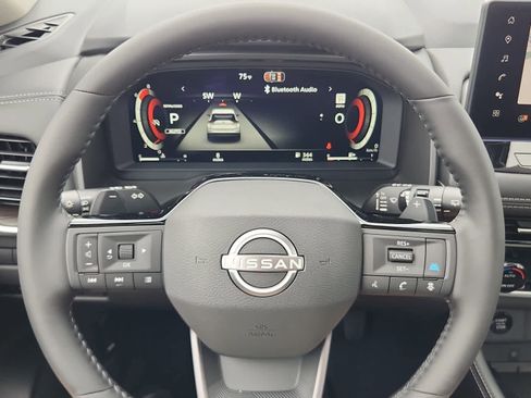 Used 2026 Nissan Rogue Platinum w/ Platinum Premium Package image 17