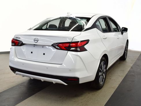 Used 2025 Nissan Versa SV FWD image 4