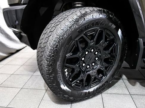 Used 2025 GMC Hummer EV 2X w/ LPO, Cargo Utility Package AWD/4WD image 7