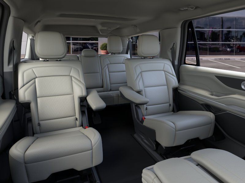 New 2026 Lincoln Navigator L Premier AWD/4WD image 11